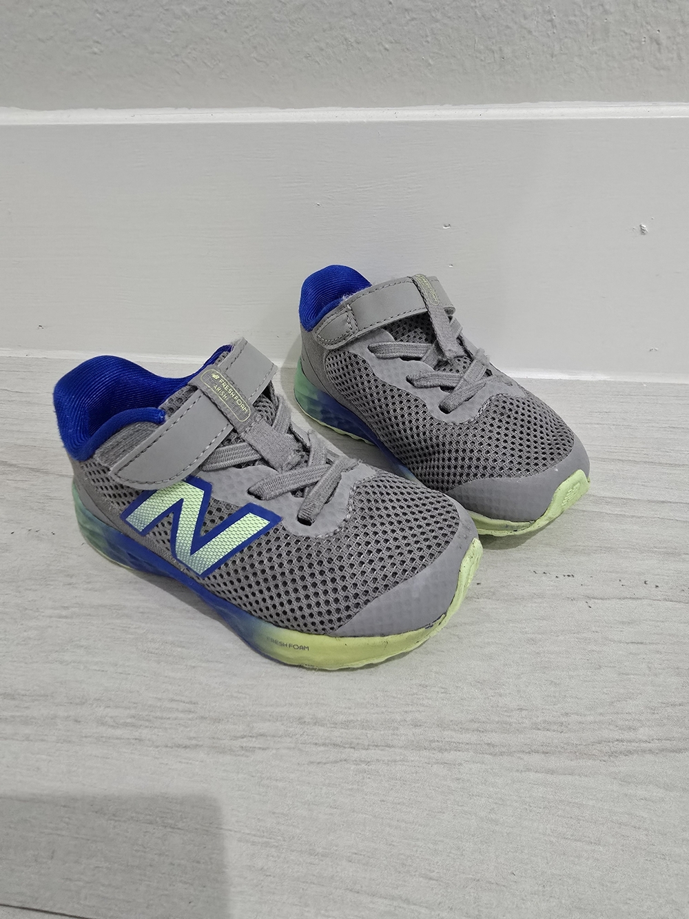 New Balance Toddler Gray Blue Athletic Sneakers Lime Fresh Foam Arishi Size 6.5